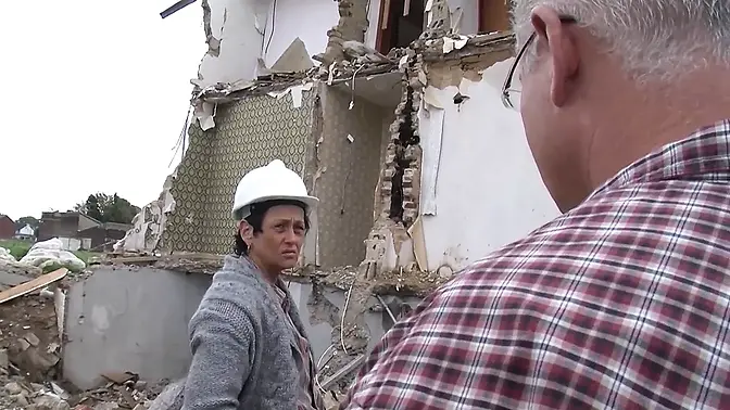 German housewife's gaping asshole and sloppy hand job