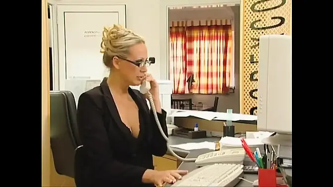 German Secretary gets fucked hard in vintage style