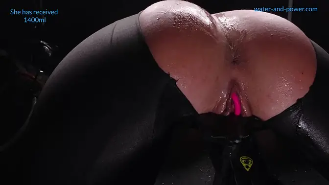 Geyser of jizz erupts from fountain of pussy