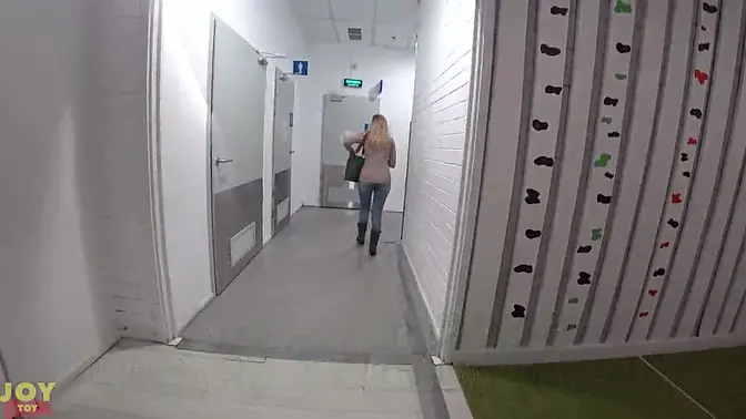 Girl gets turned on by vibrating panties while shopping in public