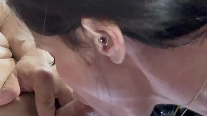 Girl pegs guy with huge strap-on, stretching his hole