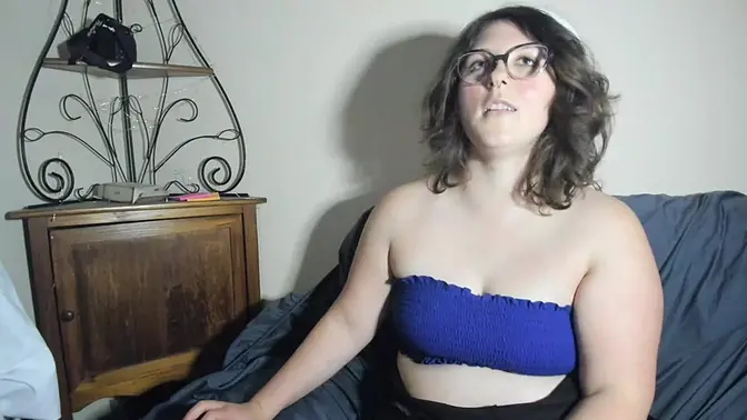 Hazel Sincaid humiliates guy while spreading her thick ass