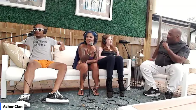 Hispanic Barbie and Dwayne Foxx's sexy livestream chat