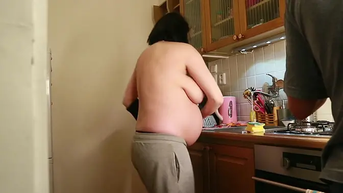 Homework in 9 month pregnancy Washes dishes naked
