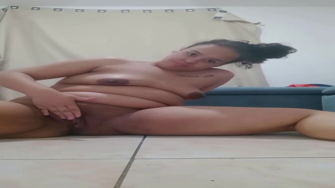 Horny Latina gets pregnant and rubs her huge ass while touching her juicy pussy 