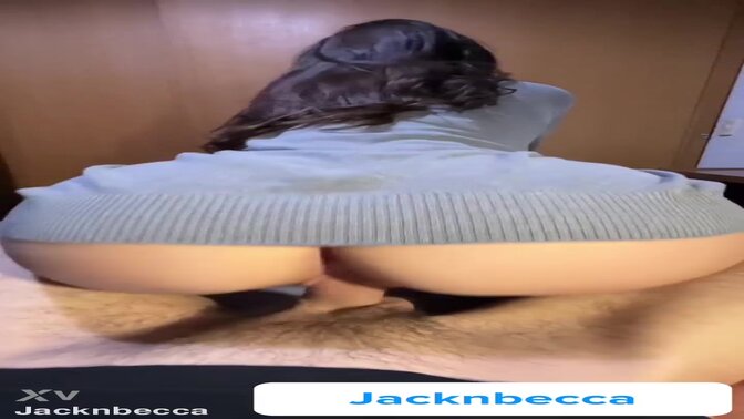 Hot amateur teen with round ass does reverse cowgirl and doggystyle