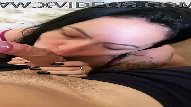 Hot amateur wife drools as her handsome hubby cums in her mouth