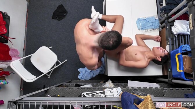 Hot amateurs sniff and fuck in a unique gay scene