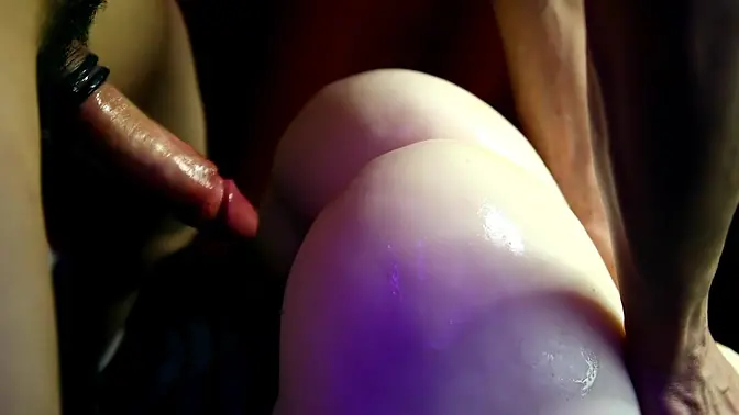 Hot babe with a juicy ass gets a hard doggystyle fuck