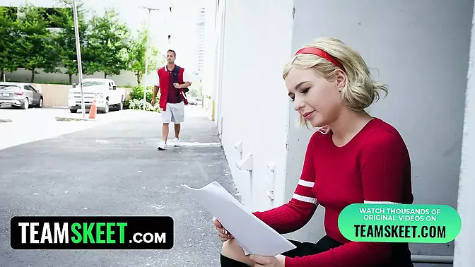 Hot blonde witch gives deepthroat before taking a hot creampie