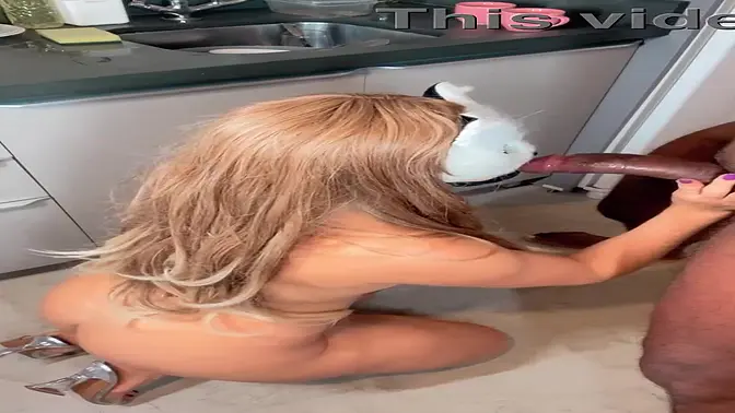 Hot cuckold eats his own cum and kisses the BBC