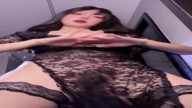 Hot dancer shakes things up