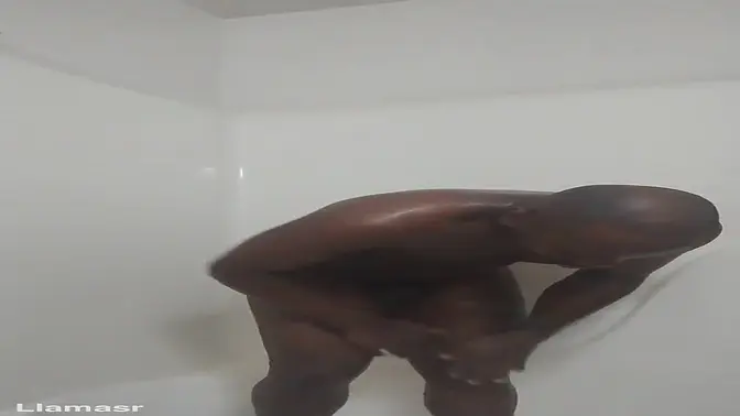 Hot girl celebrates zodiac month with new hair, gets fucked in shower