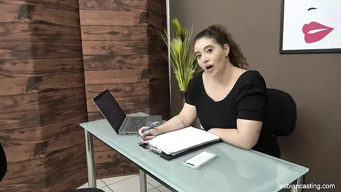 Hot girl gets cast in a film after giving an amazing orgasm during interview