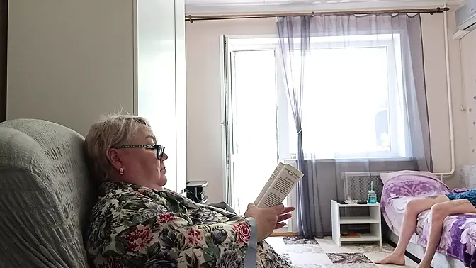 Hot girlfriend deepthroats and swallows my cum