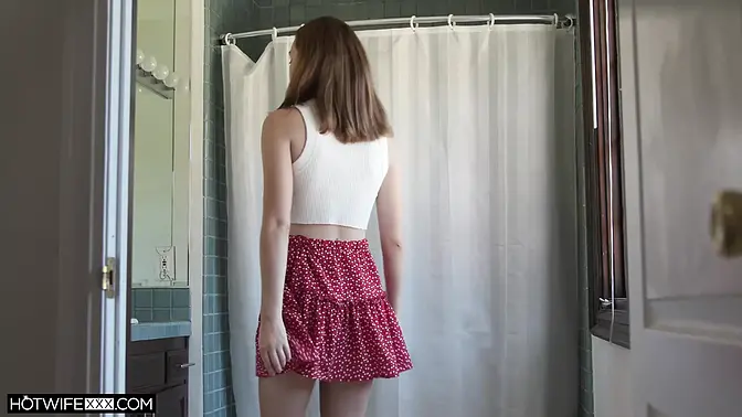 Hot girlfriend shares her wide wet pussy with younger lover