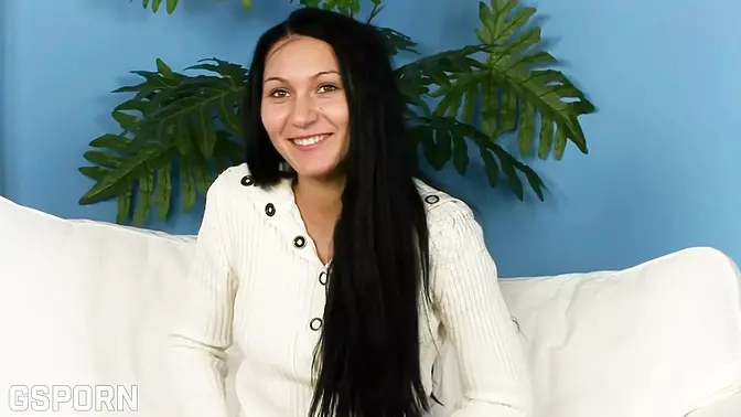 Hot Hungarian MILF takes deep penetrations in MMF threesome