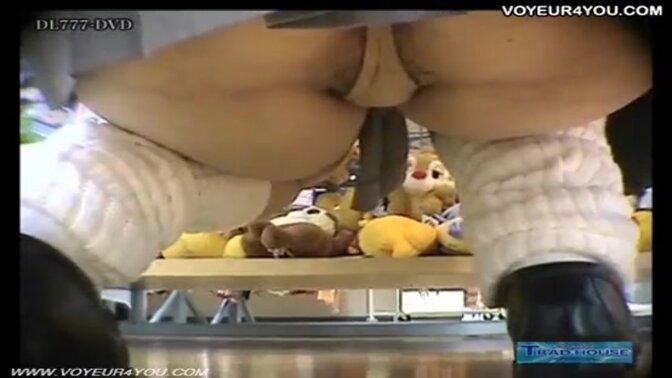 Hot Japanese babe rubs her clit