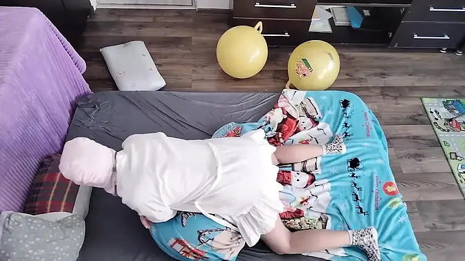 Hot MILF gives sexy massage with oil