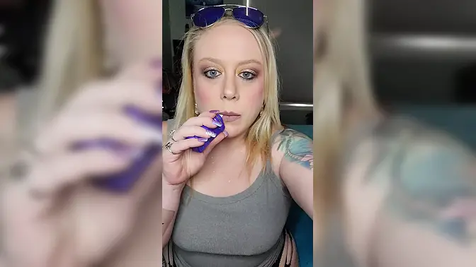 Hot MILF mounts herself with big butt and boobs