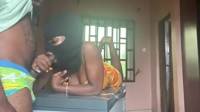 Hot MILF screams in real orgasm while getting fucked