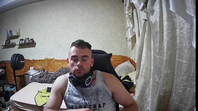 Hot mom with big ass gets her tight anal hole filled