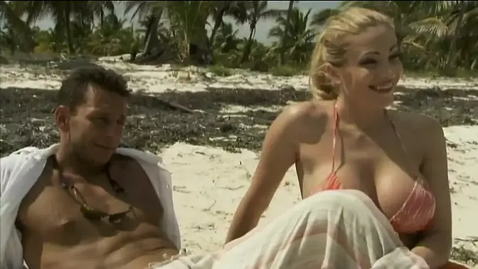 Hot porn star Vittoria Risi in full sex action