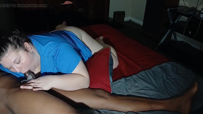 Hot slut gives a sloppy deepthroat to a big dick