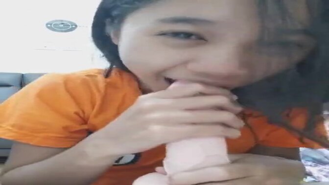 Hottie teaches a hand job lesson