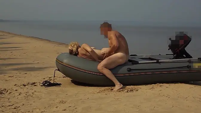 Hotwife with big butt gets fucked on beach