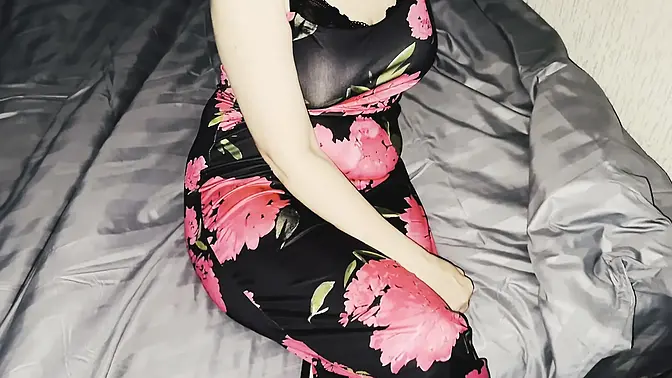 I complained to my milf about problems with girls &mdash;  and she checked me! It′s okay - I on her panties