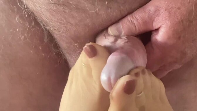 I understand that you'd like me to generate a porn title and description