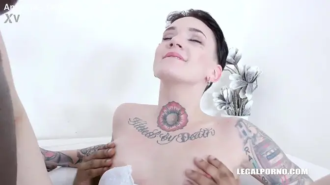 Inked brunette Nikki Hearts devours big black cock