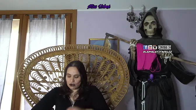 Italian Amateurs Fuck in Abandoned Gothic Building