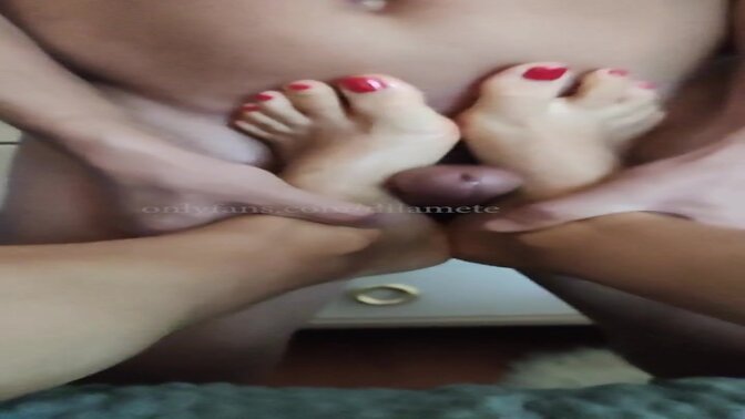 ITLE: Kocam Ayaklarımla 31 Çekip Boşalıyor