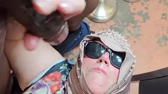 Jamdown26s BBW Female Boss Caught Employee Jerking Off and Swallowed His Cum