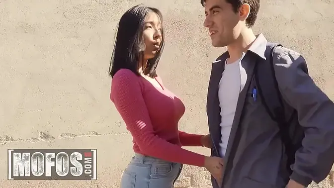 Jordi El Nino's big cock pounds Valeria Valois in public