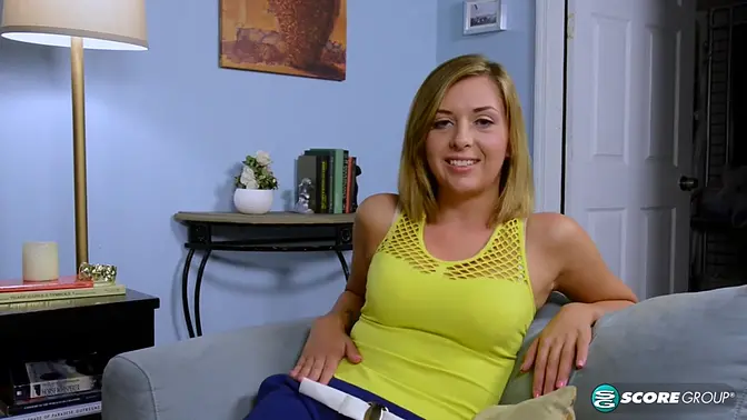 Kelly's Special Delivery: Hot Magazine Model Masturbates