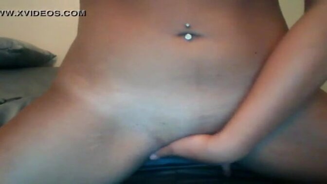 Kinky Asian babe shows off her wild side on free webcam porn