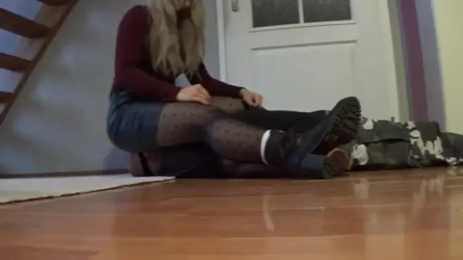 Kinky Diva faces man and tramples his balls