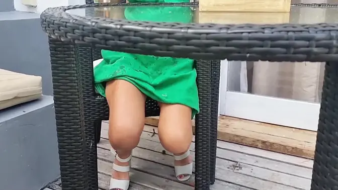 Kinky slut performs public squirt show