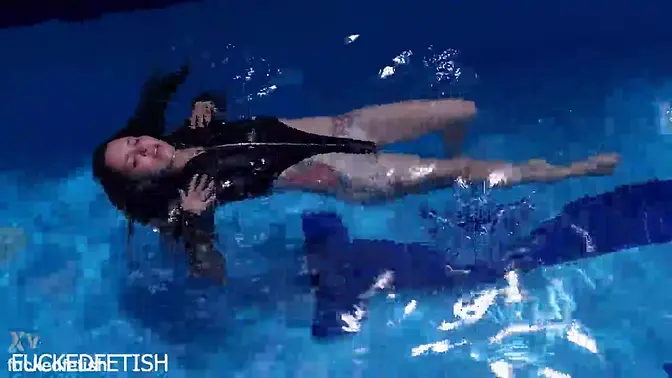 Latex body Underwater Jessica Bunny