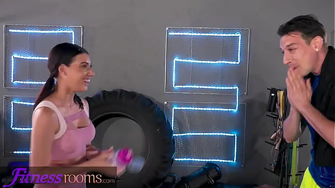 Latina babe with big boobs gets banged in the gym