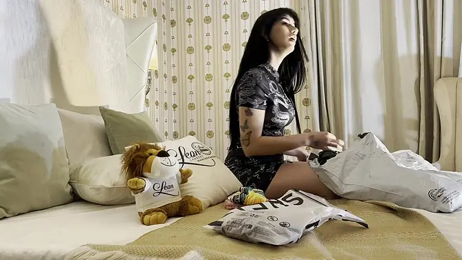 Latina model's sexy photoshoot turns into a wild casting