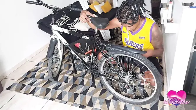 Latina's curvy ass gets pounded and she wets herself