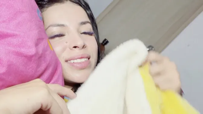 Latina secretary wakes up with a morning handjob