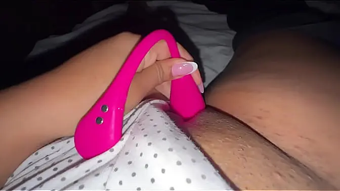 Latina student with big pussy pumps herself before work