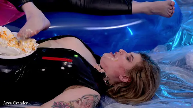 Lesbian dominance: Foot worship and gagging