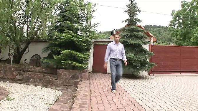 Lesbians Valentina and Cathy play threesome with cock