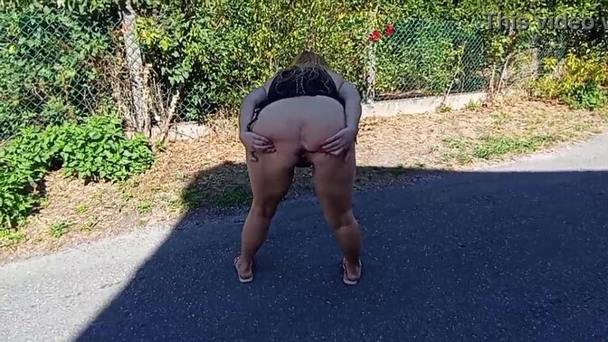 Lingerie-clad babe masturbates outdoors